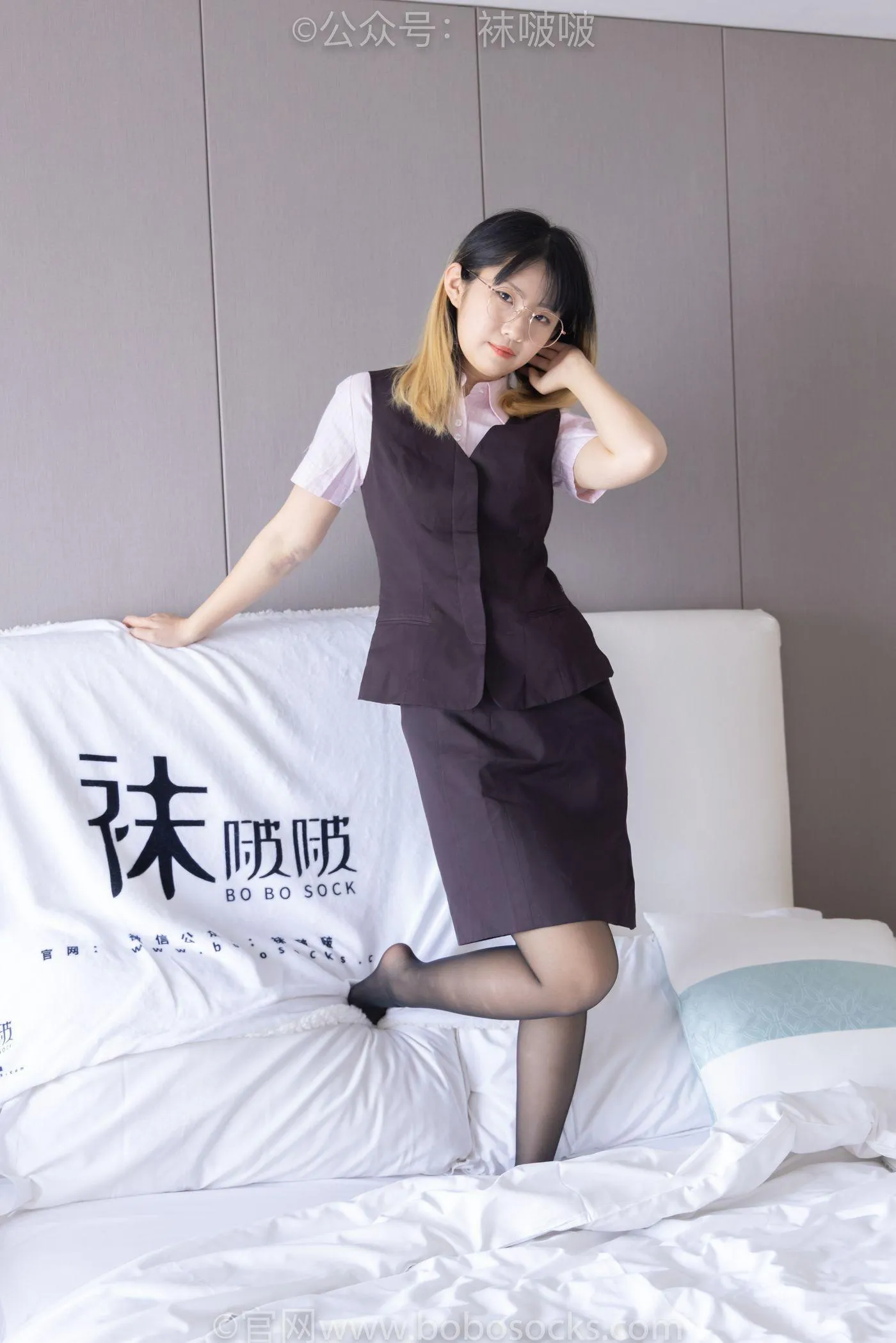 [BoBoSocks袜啵啵]NO.065 砂糖-招行制服、高跟鞋、黑丝 [140P]插图1